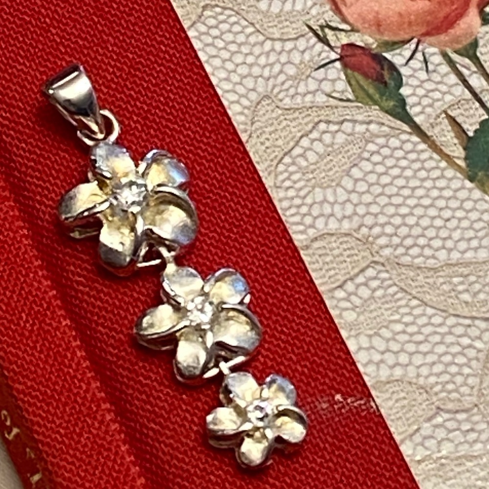 Sterling Silver Necklace 3 Plumeria with Crystal Centers Hawaiian. Perfect! 1.5”